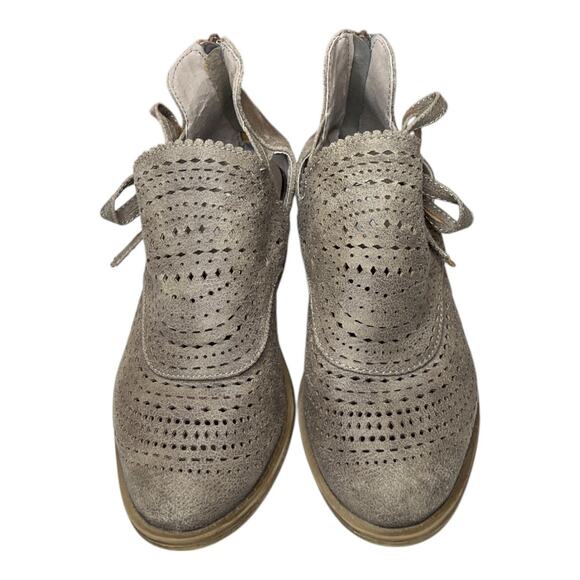 Very G Cici Bootie in Taupe Size 7.5 - Picture 2 of 9